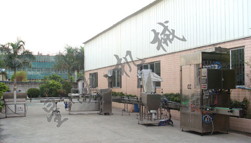與安琪酵母股份有限公司牽手合作，設(shè)計(jì)制造自動(dòng)膏體灌裝生產(chǎn)線